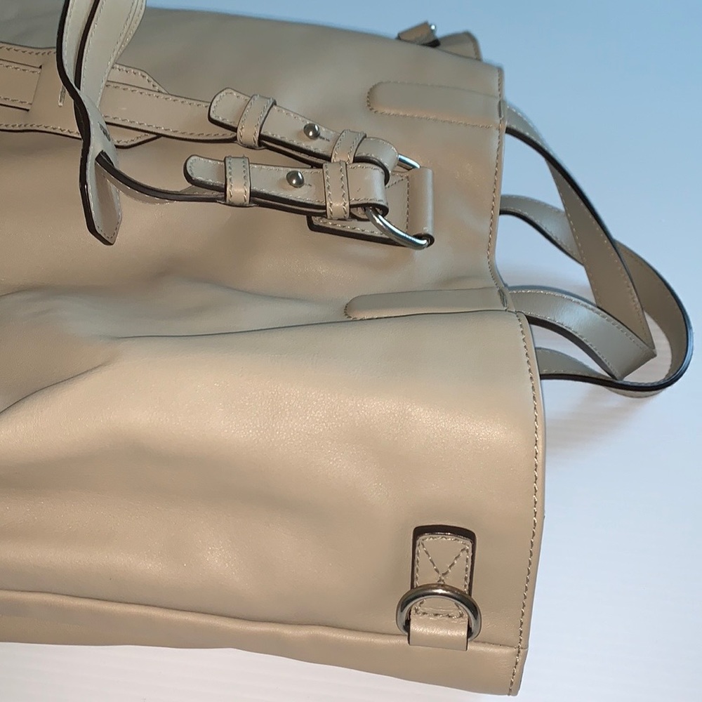 Authentic Gucci tote/backpack - Picture 7 of 16